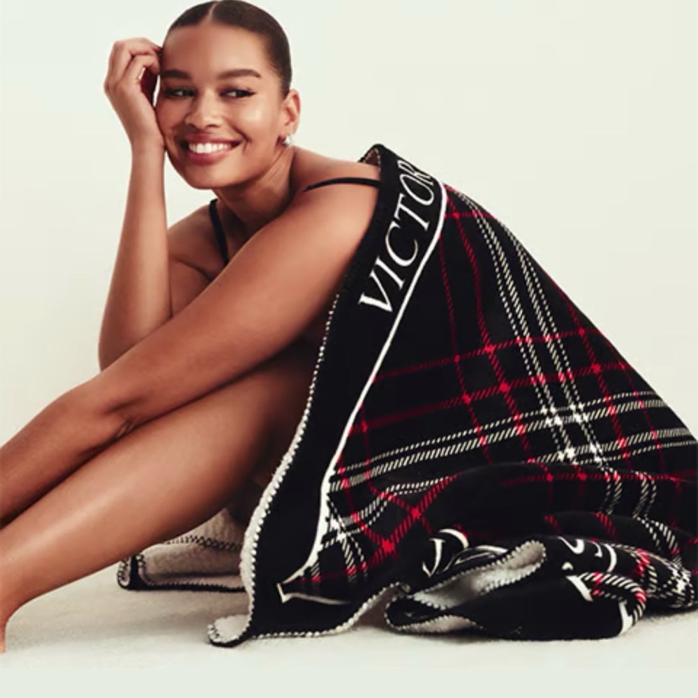 Victoria's Secret Black and Red Cozy Fleece Blanket